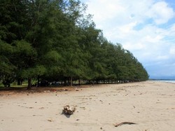 Menghabiskan Weekend di Pantai Pasie Jambak, Padang
