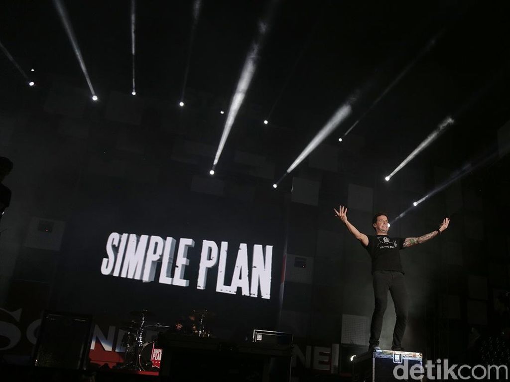 Bassis Simple Plan Mundur karena Kasus Pelecehan Seksual Bassis Simple Plan Mundur karena Kasus Pelecehan Seksual