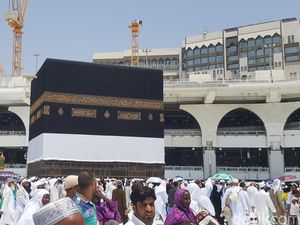 Makna Mencium Hajar Aswad, Membersihkan Hati Tanpa Menyakiti