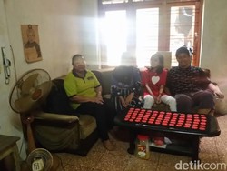 Senyum Bahagia Keluarga Sambut Kepulangan Calon Haji yang Ditahan di Filipina