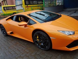 Politisi Beri Lambo untuk Istri, Tak Lama Mobil Tabrak Becak Motor