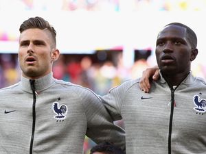 Giroud Sudah Coba Bujuk Sissoko untuk Gabung Arsenal Giroud Sudah Coba Bujuk Sissoko untuk Gabung Arsenal