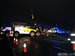 Hingga Dini Hari, Evakuasi Tangki LPG Terguling di Tol Jagorawi Belum Selesai