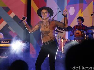 Andy /rif Ngaku Kagumi The Hydrant dan Kelompok Penerbang Roket Andy /rif Ngaku Kagumi The Hydrant dan Kelompok Penerbang Roket
