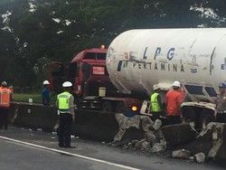 Truk Tangki LPG Berhasil Dievakuasi, Tol Jagorawi Kembali Dibuka