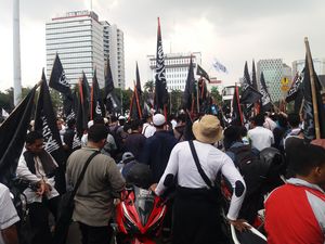 Seribuan Massa Gelar Aksi Tolak Ahok di Bundaran Patung Kuda