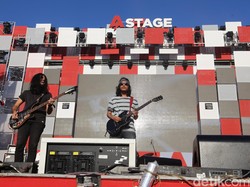 Kelompok Penerbang Roket Datangkan Lebih Banyak Penonton di Awal Hari Kedua