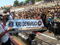 Hibur Pramuka, Slank Manggung di Atas KRI Dewa Ruci
