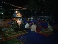 Warga Korban Kebakaran di Kota Bambu Diungsikan ke Halaman SD