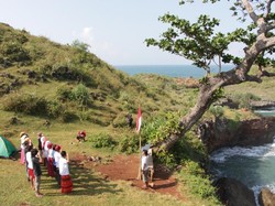 Kemping Sekaligus Upacara 17-an di Pantai Kesirat, Gunungkidul