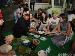Harmoni Masyarakat Lokal dan Luar Negeri di Festival Tumpeng Sewu Banyuwangi