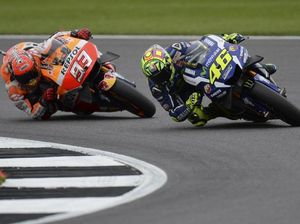 Ini Detik-detik Rossi dan Marquez Nyaris Tabrakan di MotoGP San Marino