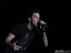 Berlompat Ria di Konser Simple Plan di Jakarta Berlompat Ria di Konser Simple Plan di Jakarta
