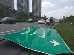 Tiang yang Tutup Tol Sudah Digeser, Lalin Jakarta-Tangerang Masih Macet