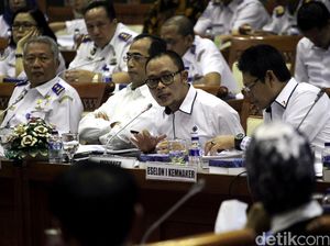 Menaker dan Menhub Rapat dengan Komisi IX DPR Menaker dan Menhub Rapat dengan Komisi IX DPR