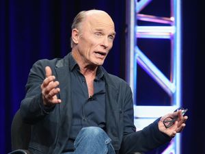 Ed Harris Debut Teater di Panggung West End London