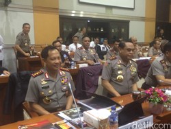 Rapat di DPR, Kapolri Duduk Bersebelahan dengan Komjen Syafruddin