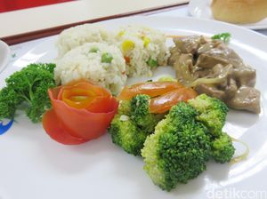 Beef Goulash dan Ayam  Hainan untuk Pasien Sakit Ginjal dan Diabetes Beef Goulash dan Ayam  Hainan untuk Pasien Sakit Ginjal dan Diabetes