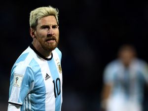 Ini Alasan Messi Cat Rambutnya Jadi Blonde