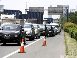 Tiang Rambu Lalin Sudah Digeser, Lalin Masih Macet