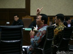 Ahok Meradang Saat Dianggap Gunakan Hak Diskresi Secara Tebang Pilih