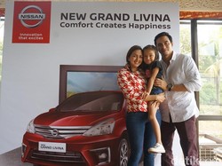 Tips Berkendara dengan Anak Kecil dari Darius Sinathrya dan Donna Agnesia