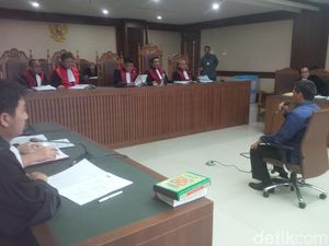 PNS Tajir Rohadi Didakwa Terima Rp 50 Juta Urus Pengaturan Hakim Bang Ipul