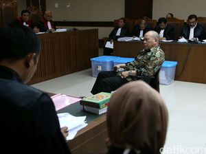 Didakwa Korupsi Rp 1 M, La Nyalla: Status Tersangka Saya Tidak Sah! Didakwa Korupsi Rp 1 M, La Nyalla: Status Tersangka Saya Tidak Sah!