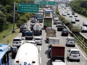 Ada Kecelakaan di Meruya, Lalin Tol Jakarta-Tangerang Macet Ada Kecelakaan di Meruya, Lalin Tol Jakarta-Tangerang Macet