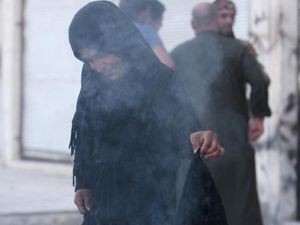 Kegembiraan Warga Suriah Bebas dari ISIS, Menari di Jalanan dan Bakar Burka