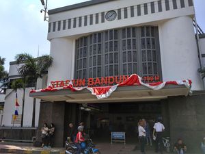 Daop 2 Bandung Bebenah Kawasan Stasiun untuk Menyambut Atlet PON Daop 2 Bandung Bebenah Kawasan Stasiun untuk Menyambut Atlet PON