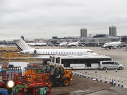 Ada Masalah Komputer dan Unjuk Rasa, Penerbangan British Airways Tertunda