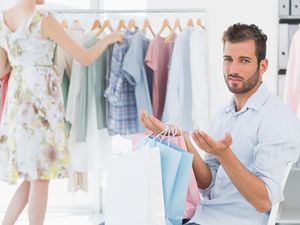 3 Tahun, Waktu yang Disia-siakan Pria Hanya untuk Menunggu Kekasih Belanja