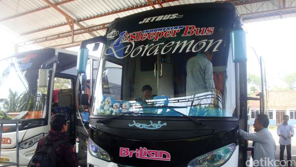 Sleeper Bus Pertama di Indonesia