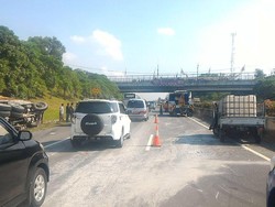 Bus Primajasa Seruduk Dua Kendaraan di Tol Cipularang, Satu Orang Tewas