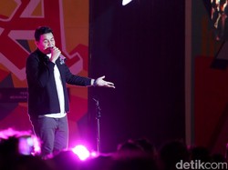 Tanpa Musik, Ini Klip Langit Abu-abu Tulus yang Begitu Dalam