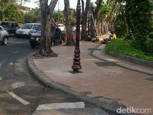 500 Personel Satuan Petugas Khusus Rampingkan Pohon di Kota Surabaya