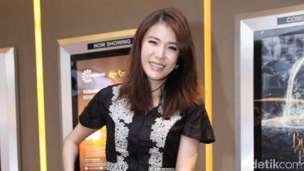 Olga Lydia Elegan Serba Hitam