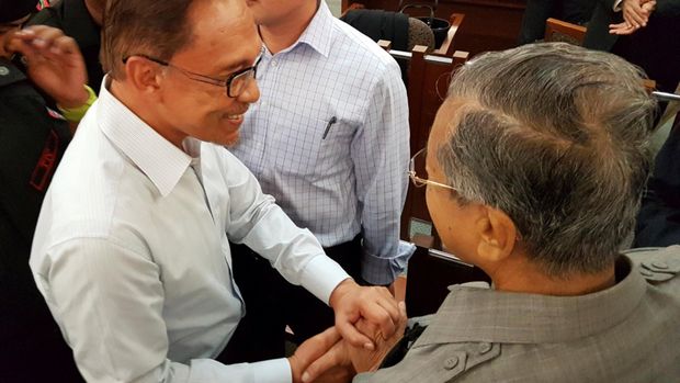 Pendekatan Istri Mahathir yang Luluhkan Hati Anwar Ibrahim
