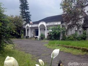 Akan Digeledah, Rumah Gatot Brajamusti di Sukabumi Dijaga Ketat Polisi