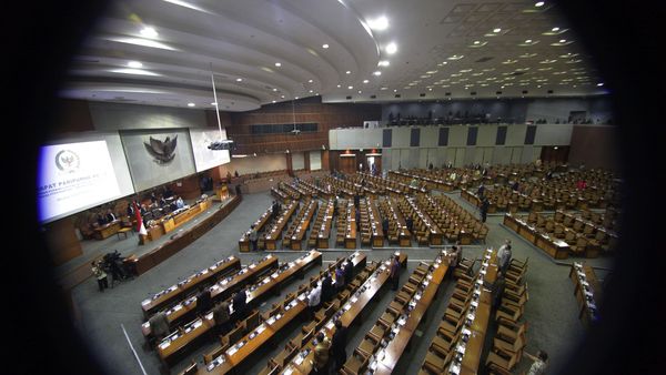 Surat Presiden Terkait Kepala BIN Dibaca di Paripurna