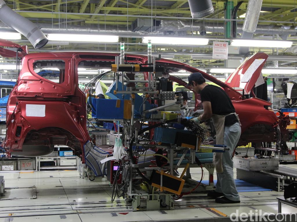 Komitmen Toyota Lahirkan Mobil Listrik di Indonesia Komitmen Toyota Lahirkan Mobil Listrik di Indonesia