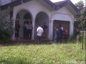Penyanyi Mengaku Jadi Korban Aa Gatot Brajamusti: di Padepokan Ada Ritual Seks Penyanyi Mengaku Jadi Korban Aa Gatot Brajamusti: di Padepokan Ada Ritual Seks