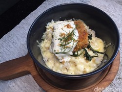 One Eighty Coffee: Gurihnya Baked Rice Salmon dan Burger Berlelehan Mayonnaise