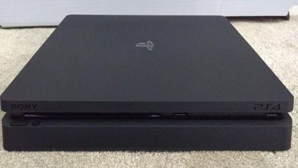 Membedah Jeroan PlayStation 4 Slim