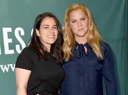 The Girl with the Lower Back Tattoo, Plesetan Kisah Hidup Amy Schumer