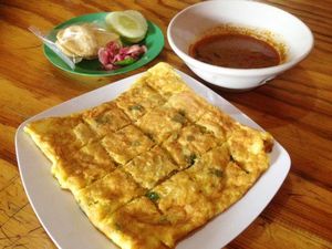 Enaknya Ngemil Martabak Aceh dengan Kuah Kari di Sini