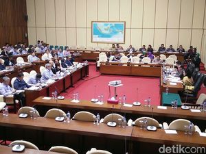 Rapat dengan DPR, Susi Bahas Anggaran Sampai Bajak Laut