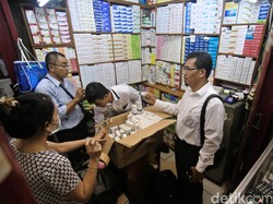 7 Apotek Rakyat di Pasar Pramuka Sudah Ditutup