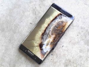 Aduh! Galaxy S7 Meledak Bakar Tangan Aduh! Galaxy S7 Meledak Bakar Tangan
